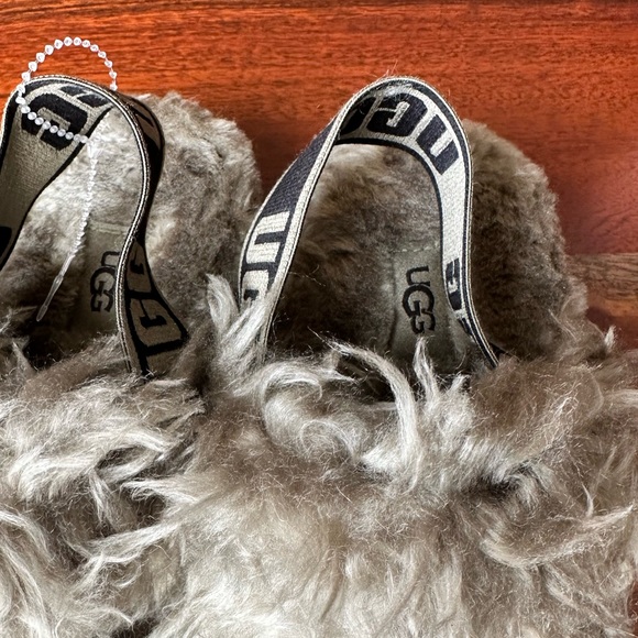 UGG Women's Fluff Sugar Burnt Olive Sandal - Picture 16 of 16